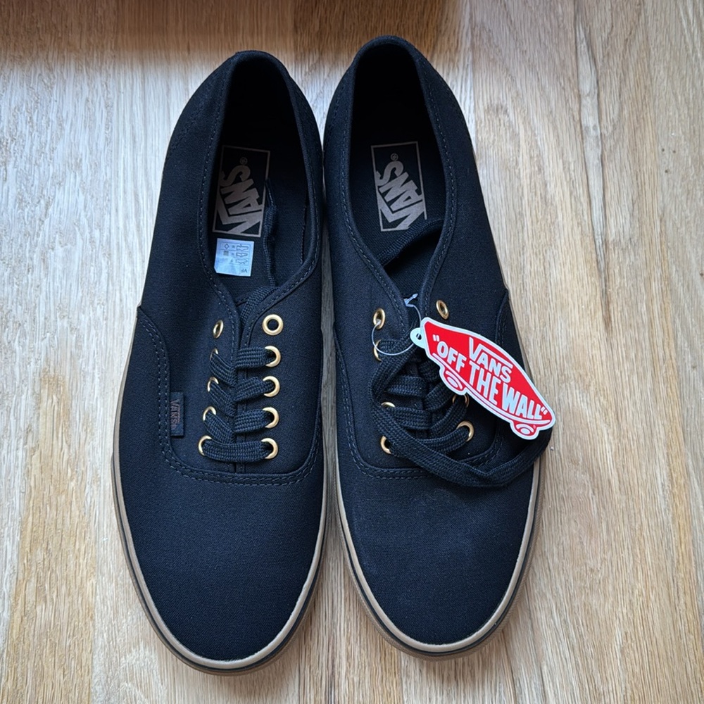 NWT Vans - black lace up - men’s size 10.5